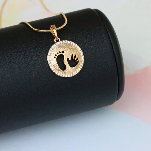 "Rose Gold Round Pendant with Baby Footprint and Handprint Cutout, XPPT1397 - Picture 3 of 13